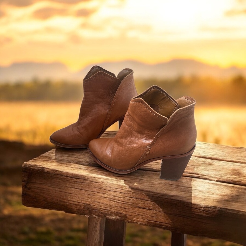 Ladies Dolce Vida Brown Leather Ankle Boots size 9